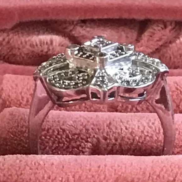 Gorgeous sterling diamond ring - Picture 11 of 16